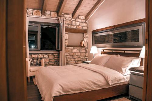 Epirus Stone Suites客房内的一张或多张床位