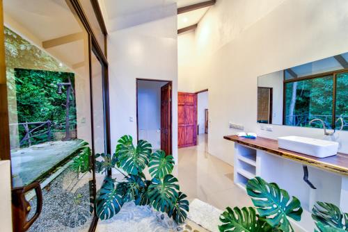 Akua Suites Ocean View的一间浴室
