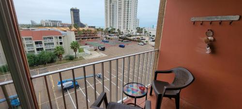 南帕诸岛Great Family Condo with EZ Beach Access & SpaceX view Gulfview II #604的相册照片