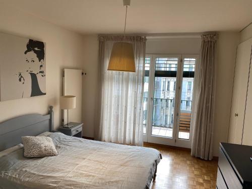 Genève, plein centre,belle vue Lac, splendide et grand appartement客房内的一张或多张床位