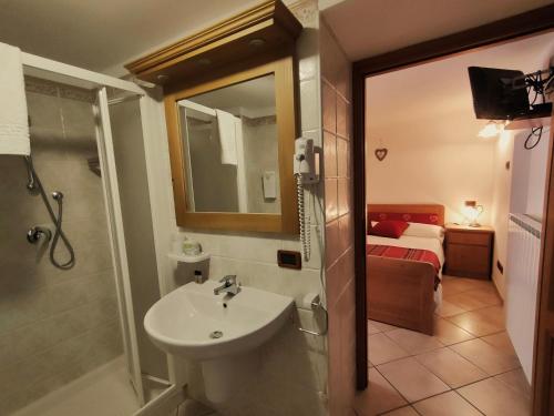 五月丰滕旅馆的一间浴室