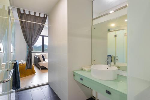 Encorp Strand Residences by Airhost的一间浴室