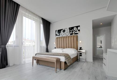 LHP Hotel Montecatini Palace & SPA客房内的一张或多张床位