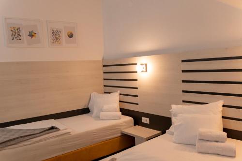 Garni Hotel 11tica DM客房内的一张或多张床位