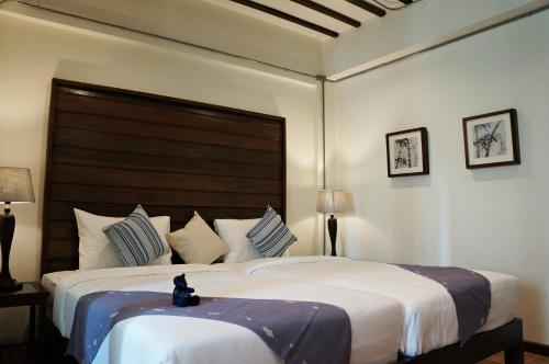 Kampaeng Ngam Hotel - SHA Extra Plus客房内的一张或多张床位