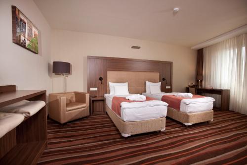 马卡运动及健身酒店客房内的一张或多张床位