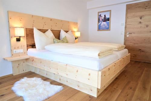 比伯维尔Residence Martha的一间卧室配有一张木床