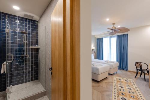 MiraMar Luxury Residences的一间浴室