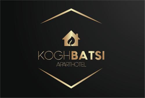 埃里温Koghbatsi Aparthotel的金色标志,箭在六角形中