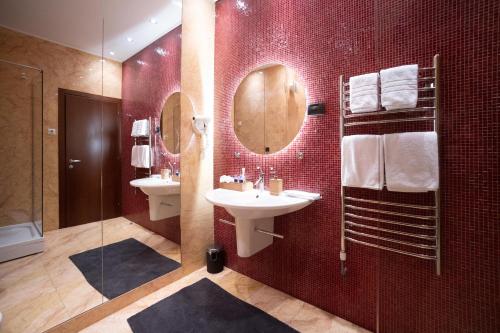 NATALI Luxury suites的一间浴室