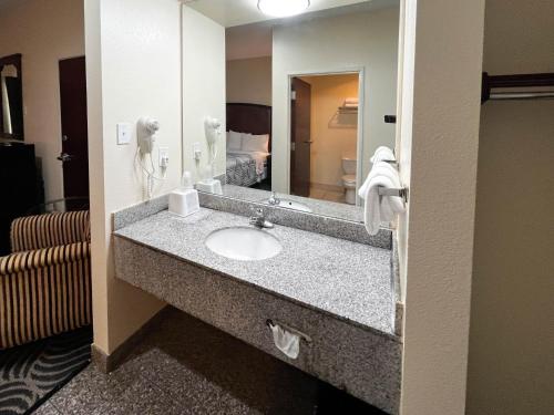 Breaux BridgeExecutive Inn & Suites Breaux Bridge, LA的相册照片