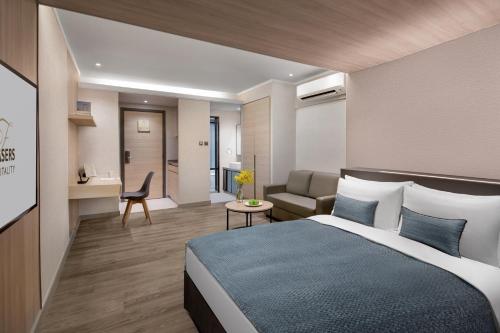 香港香港亚士厘名致公寓酒店的酒店客房设有床和客厅。