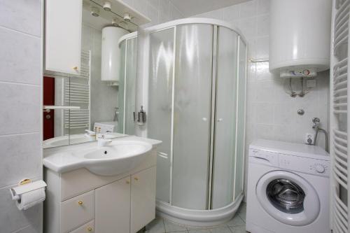 Apartments Baki Kranjska Gora的一间浴室