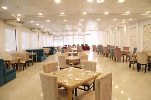 Jewel Assiut Hotel餐厅或其他用餐的地方