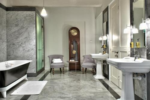 Casa Ellul - Small Luxury Hotels of the World的一间浴室