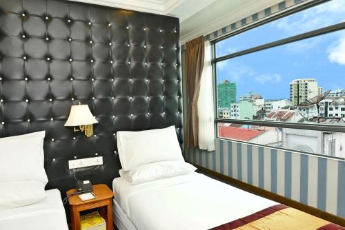 Hotel Grand United - 21st Downtown酒店客房内的一张或多张床位