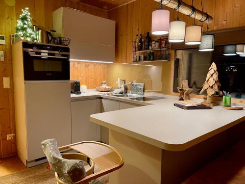 My Tiny Moos - Exklusiver Urlaub im Tiny House的厨房或小厨房