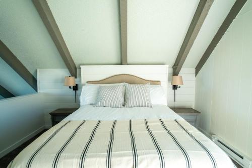 Tidal House #10 - Ocean Shores Chalet客房内的一张或多张床位