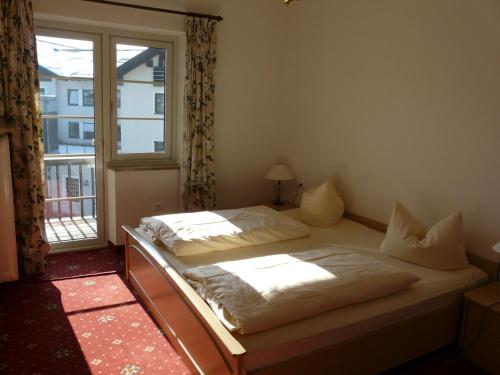 Hotel Roter Hahn - Bed & Breakfast picture 2