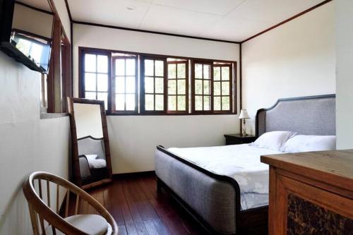 Nongsa Village Peaceful Villa in private beach Resort客房内的一张或多张床位