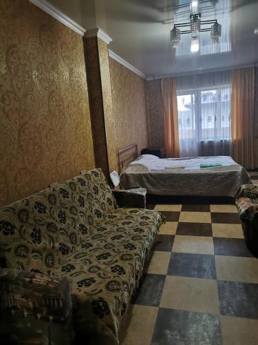 Apartments on Kommunisticheskiy prospect 125客房内的一张或多张床位