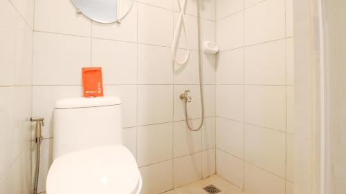 RedDoorz @ Greenview Hotel and Restobar Masbate的一间浴室