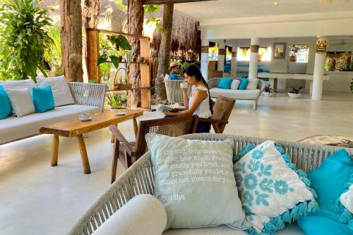 Cabanas Tulum- Beach Hotel & Spa的休息区