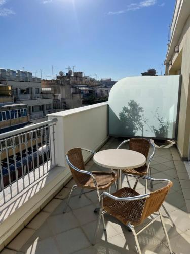 雅典米兰贝洛酒店的阳台或露台