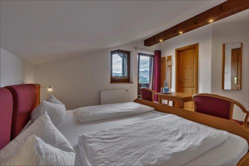 Gasthof Arracher Hof客房内的一张或多张床位