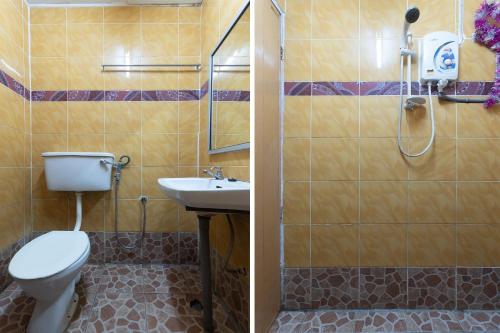 哥打京那巴鲁OYO 89625 Bilton Inn的浴室配有卫生间、盥洗盆和淋浴。