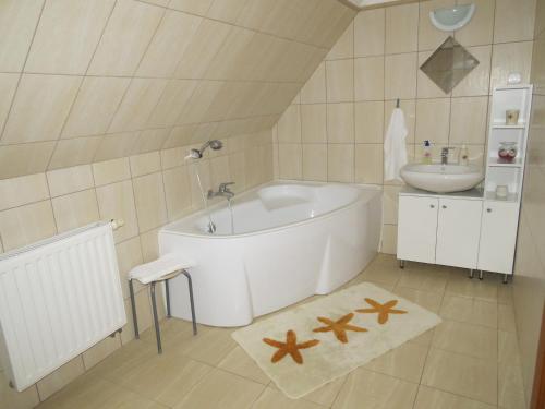 Luxus Tanya的一间浴室