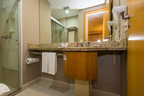 特朗萨米利卡法利亚利马行政酒店的一间浴室