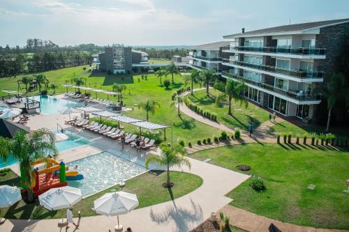 Altos del Arapey All Inclusive, Golf & Spa内部或周边泳池景观