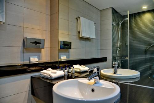 ANEW Hotel Roodepoort Johannesburg的一间浴室