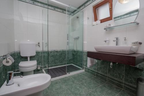 Rooms Plava Laguna的一间浴室