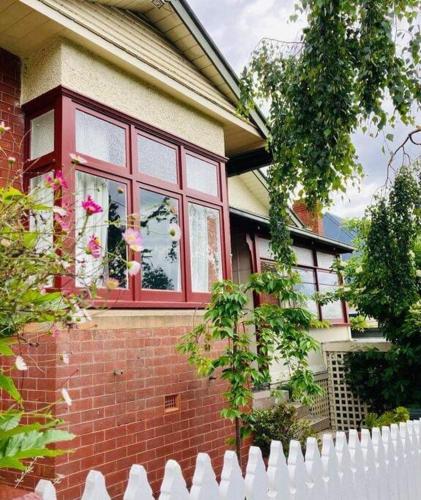 Warwick St Retreat! 3 Bedroom House With Parking
