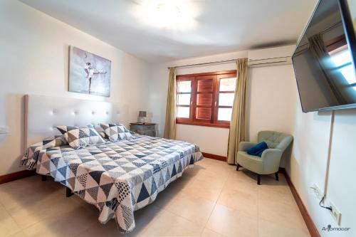 Luxury Villas Anjomacar客房内的一张或多张床位