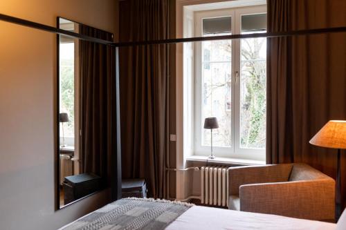 苏黎世The Pastorini的酒店客房设有床和窗户。