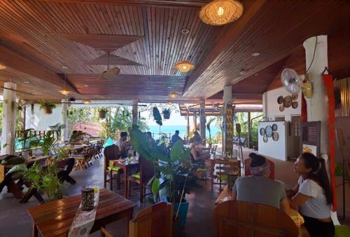 Zama Resort Koh Phangan餐厅或其他用餐的地方