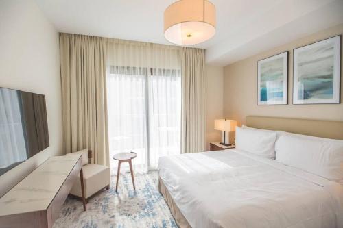 Luxurious 5 Bedroom Apartment - Full Ocean view客房内的一张或多张床位