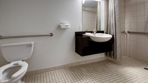 盐湖市北 - 伍兹克罗斯6号汽车旅馆 的一间浴室