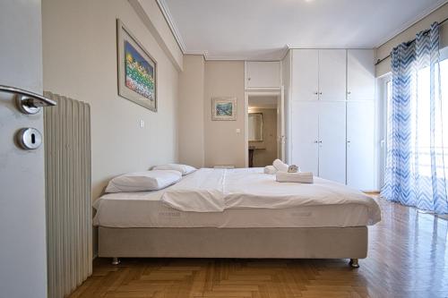 Elegant flat Marousi District客房内的一张或多张床位
