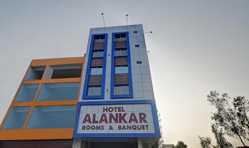 博帕尔Treebo Trend Alankar Hoshangabad Road的 ⁇ 阁客房和宴会酒店