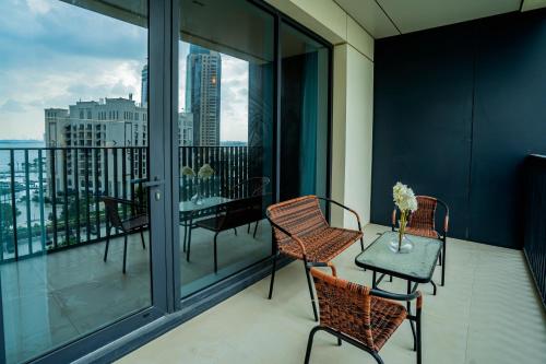 Magnolia- Dubai Creek Harbour Condo Apartment ApartHotel UAE的阳台或露台