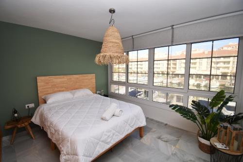 Expoholidays - Apartamentos Puerto Almerimar客房内的一张或多张床位