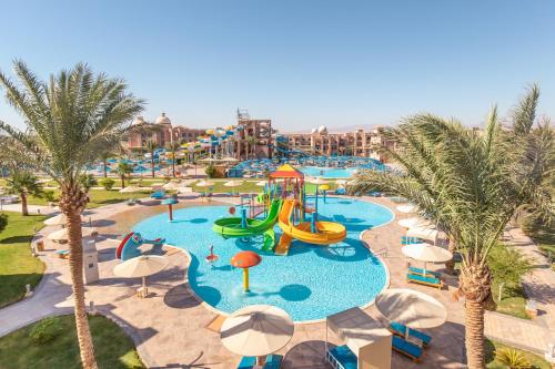 赫尔格达Pickalbatros Aqua Blu & Vista Resort - Hurghada的度假村水上公园的图片