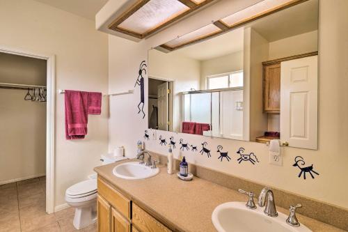 Borrego Springs Stargazing Home with Mtn Views的一间浴室