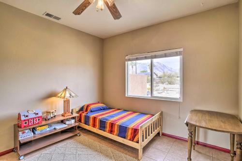 Borrego Springs Stargazing Home with Mtn Views客房内的一张或多张床位