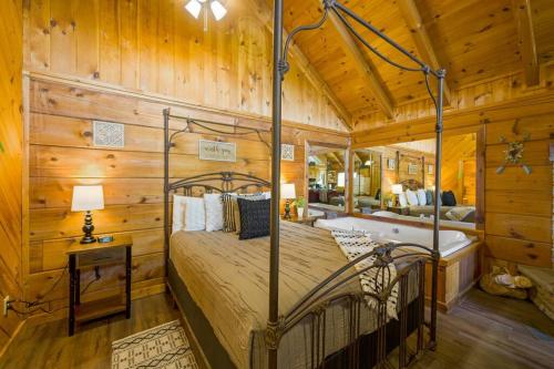 鸽子谷Cozy Studio Log Cabin in the heart of Pigeon Forge. Hot Tub. Honeymoon! Sleeps 2的相册照片