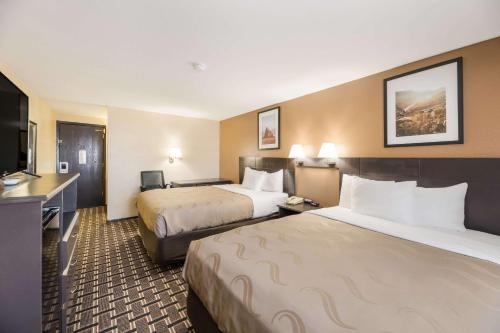 克洛维斯品质旅馆客房内的一张或多张床位